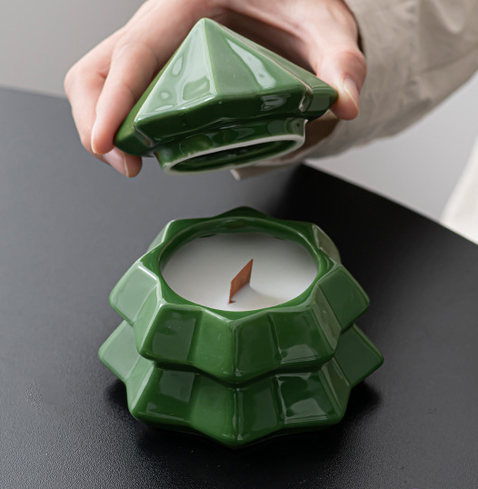 Customized Christmas tree red green white ceramic candle jar container with lid